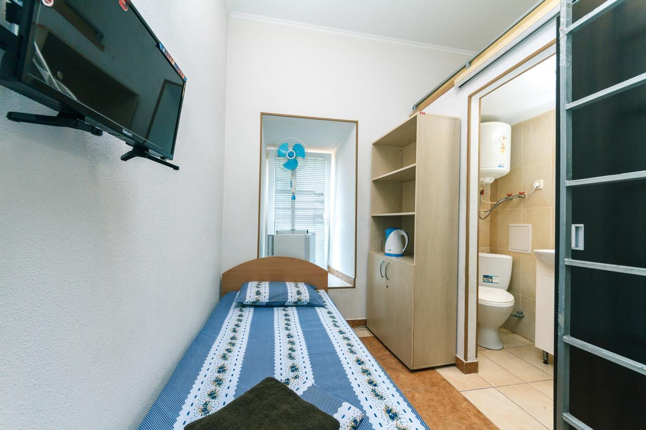 Small Room Near Independence Square Kyiv Exterior foto