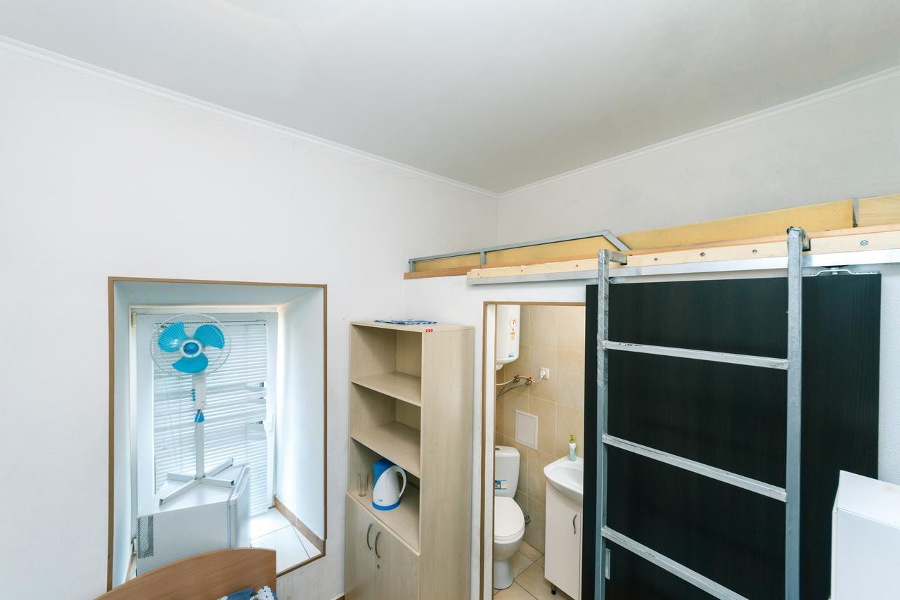 Small Room Near Independence Square Kyiv Exterior foto